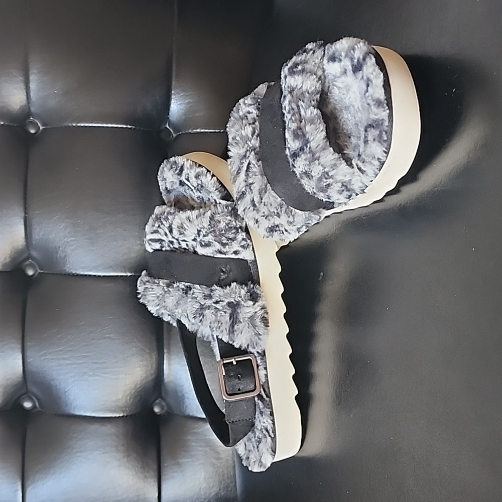 Koolaburra By Ugg Fuzz'd Out Adjustable Sandal Size 8